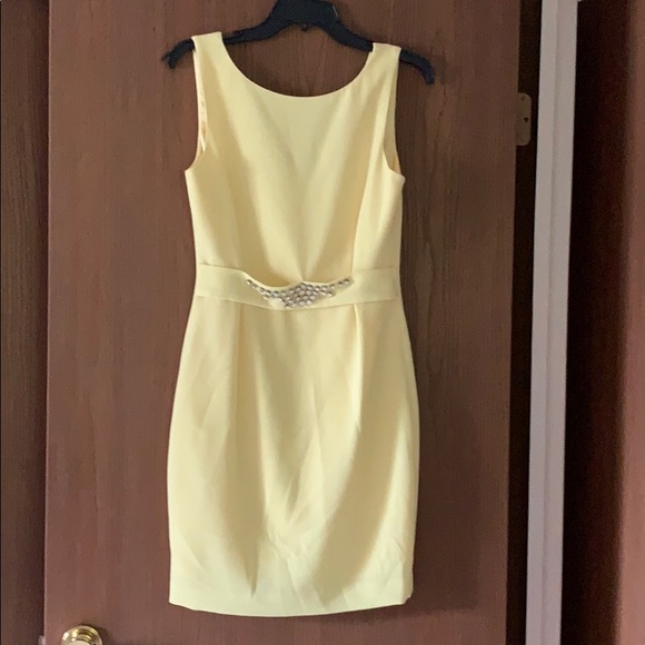 Badgley Mischka Dresses & Skirts - Gorgeous yellow dress